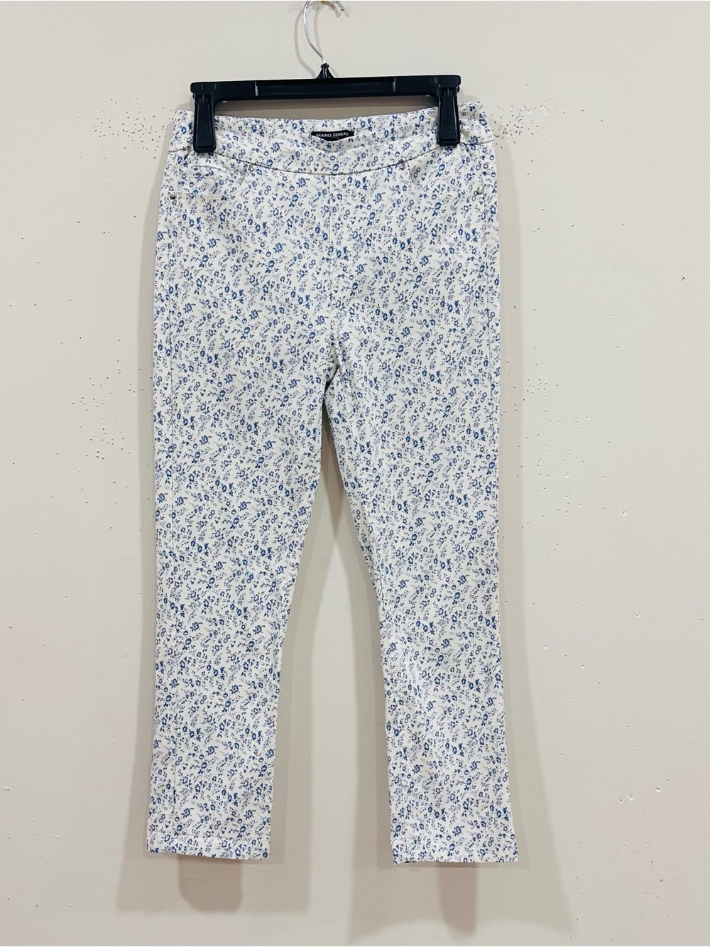 Mario Serrani Women's S Ditsy Floral Italy Comfort Stretch Cuff Capri Pants